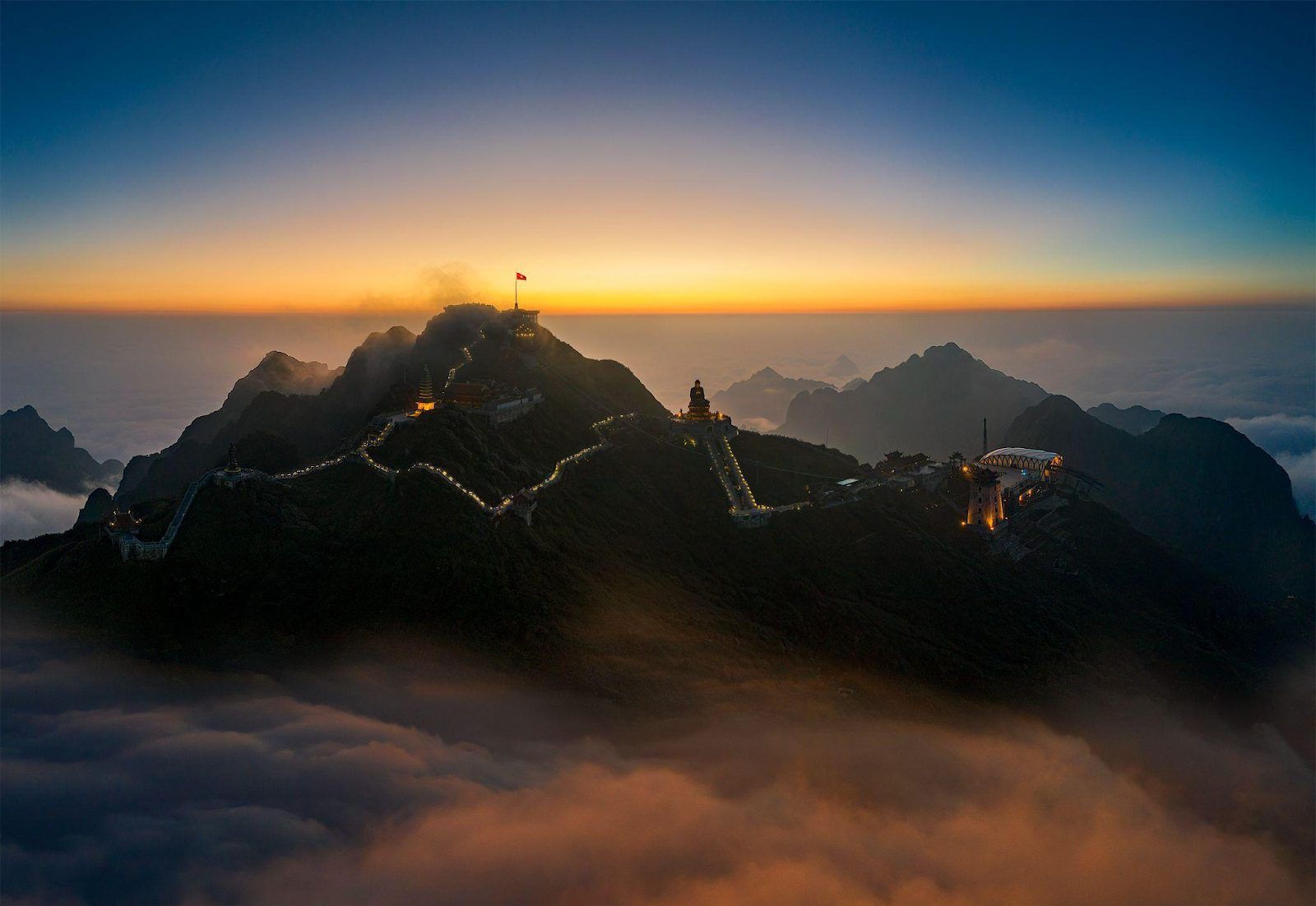 1600x1102 Fansipan Peak
