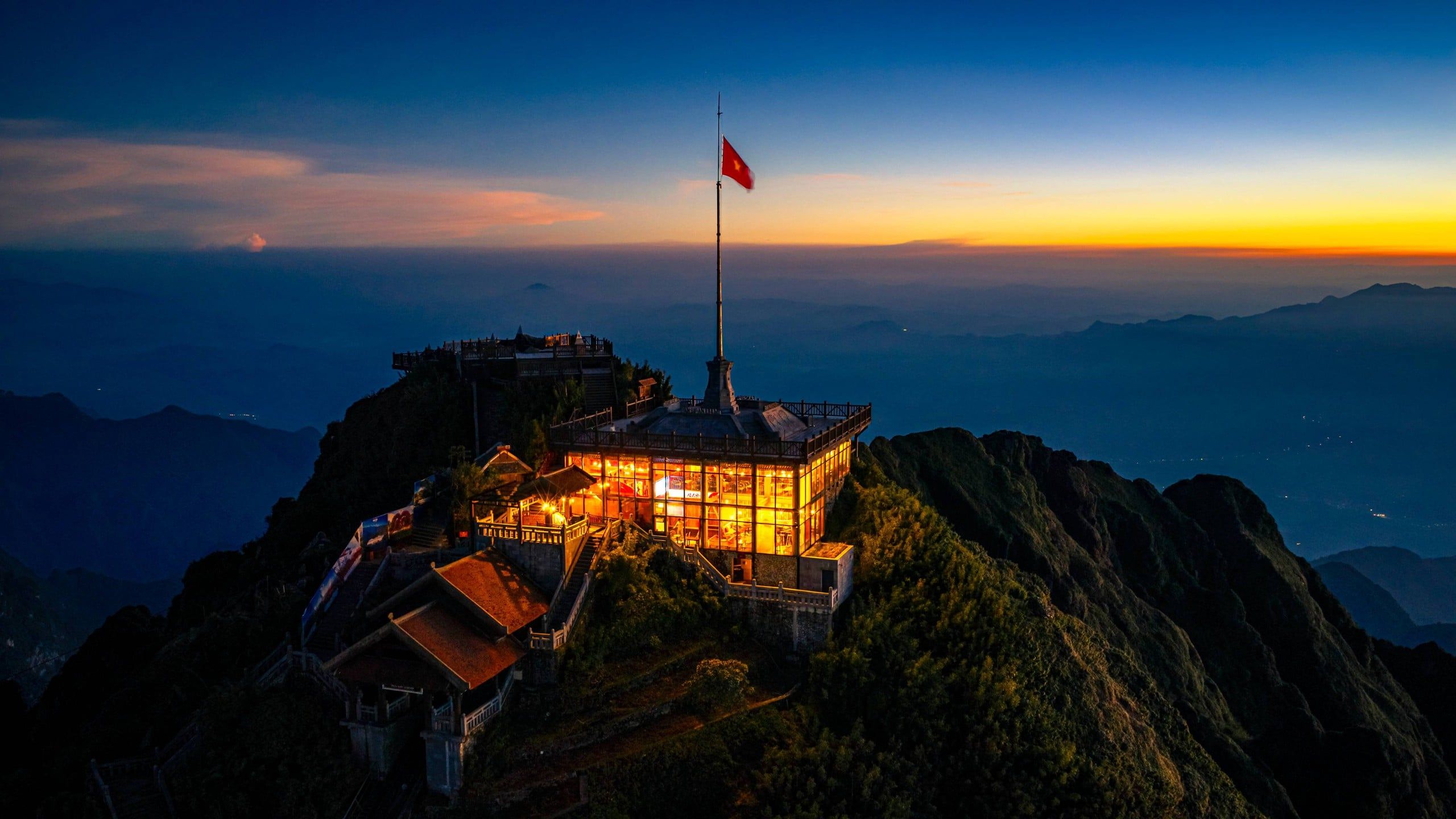 2560x1440 Admire the shimmering Milky Way at night from the summit of Fansipan