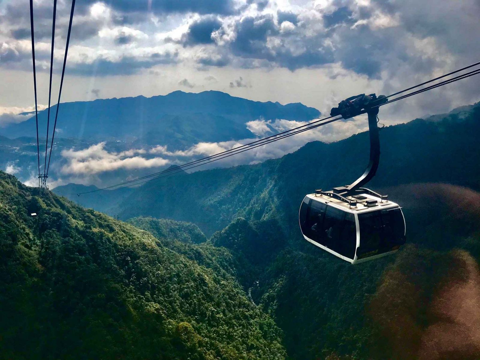 1600x1200 Conquer the Rooftop of Indochina: A Comprehensive Travel Guide to Fansipan Mountain in Sapa