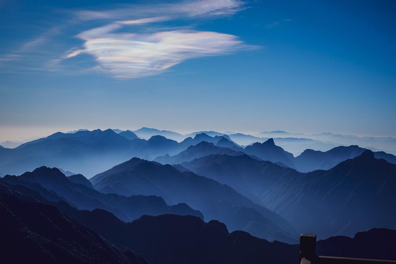 1280x853 Fansipan Iridescence Clouds