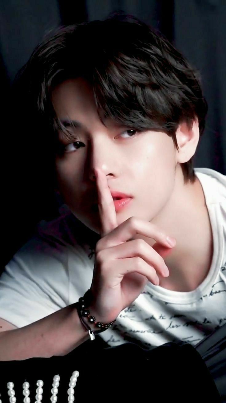735x1308 BTS V 2022 Wallpaper