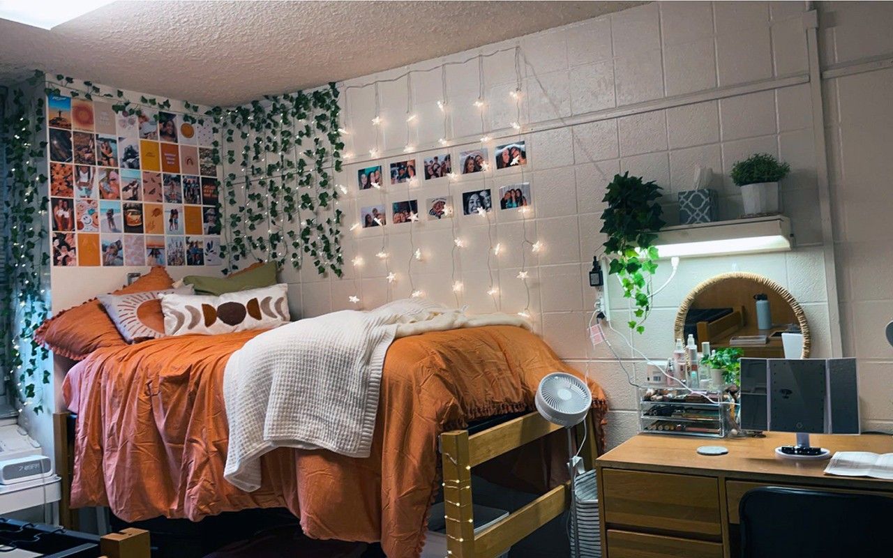 1280x800 Decorating a college dorm room can be very costly