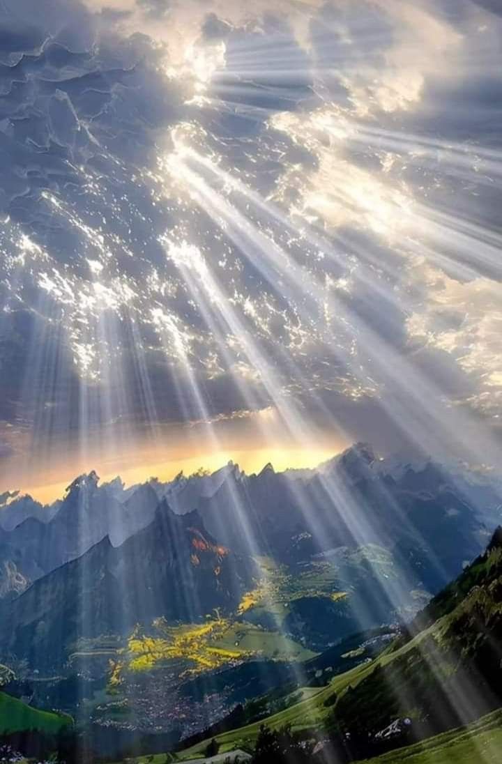 720x1096 Heavenly Sunlight. Heavenly light wallpaper, Sun rays from heaven, God rays