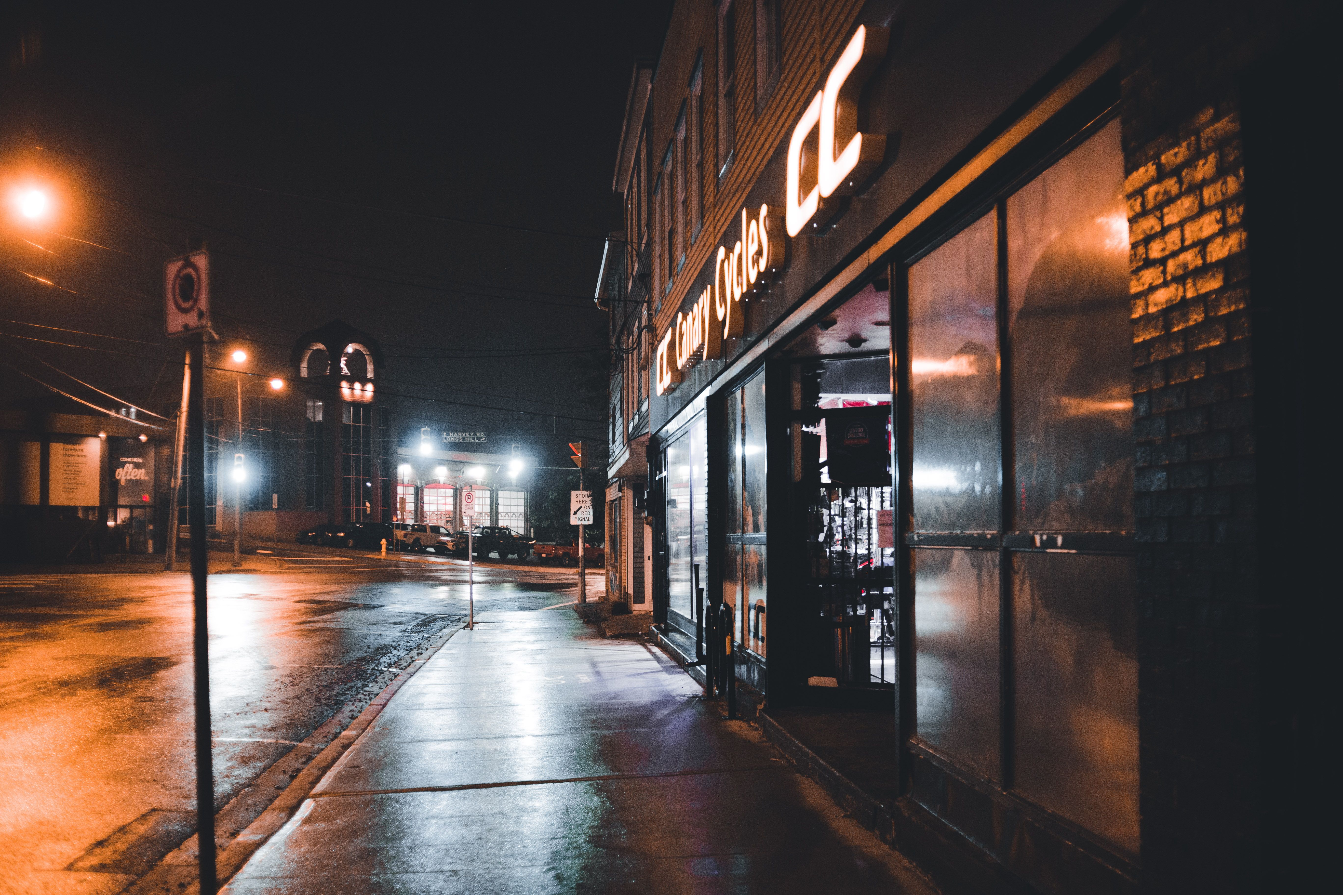 5472x3648 City Street at Night · Free