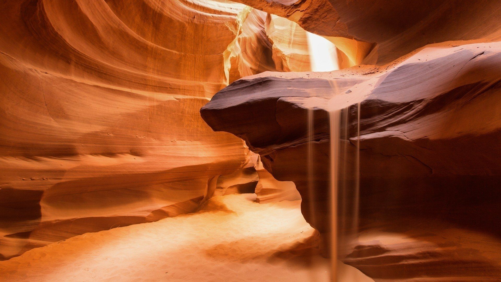 1920x1080 Barren Beauty: HD Wallpaper of a Desert Canyon Pathx1080