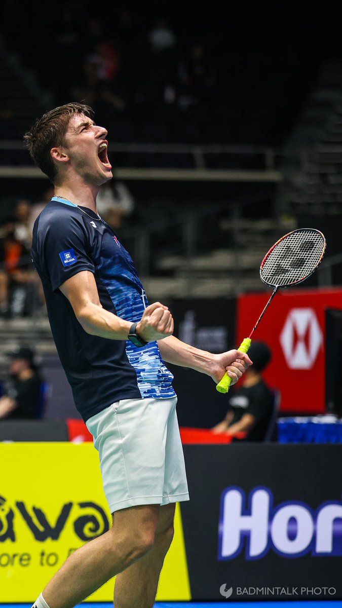 675x1200 Wallpaper for you featuring Loh Kean Yew and Christo Popov! #BadmintalkPhoto #LockScreen #SBO2023 #SingaporeOpen2023
