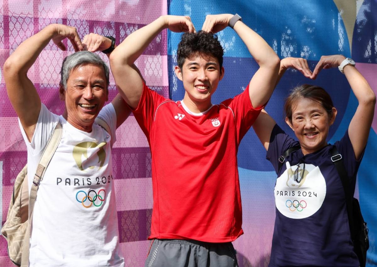 1200x850 Loving this moment': Fans swoon over Loh Kean Yew's sweet interactions with his parents at Paris Olympics, Singapore News