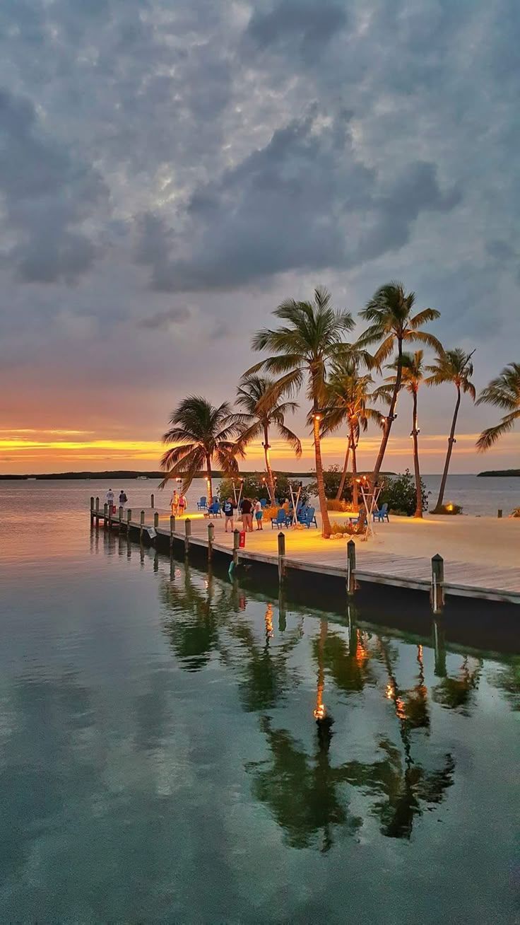 736x1308 Islamorada, Florida Keys
