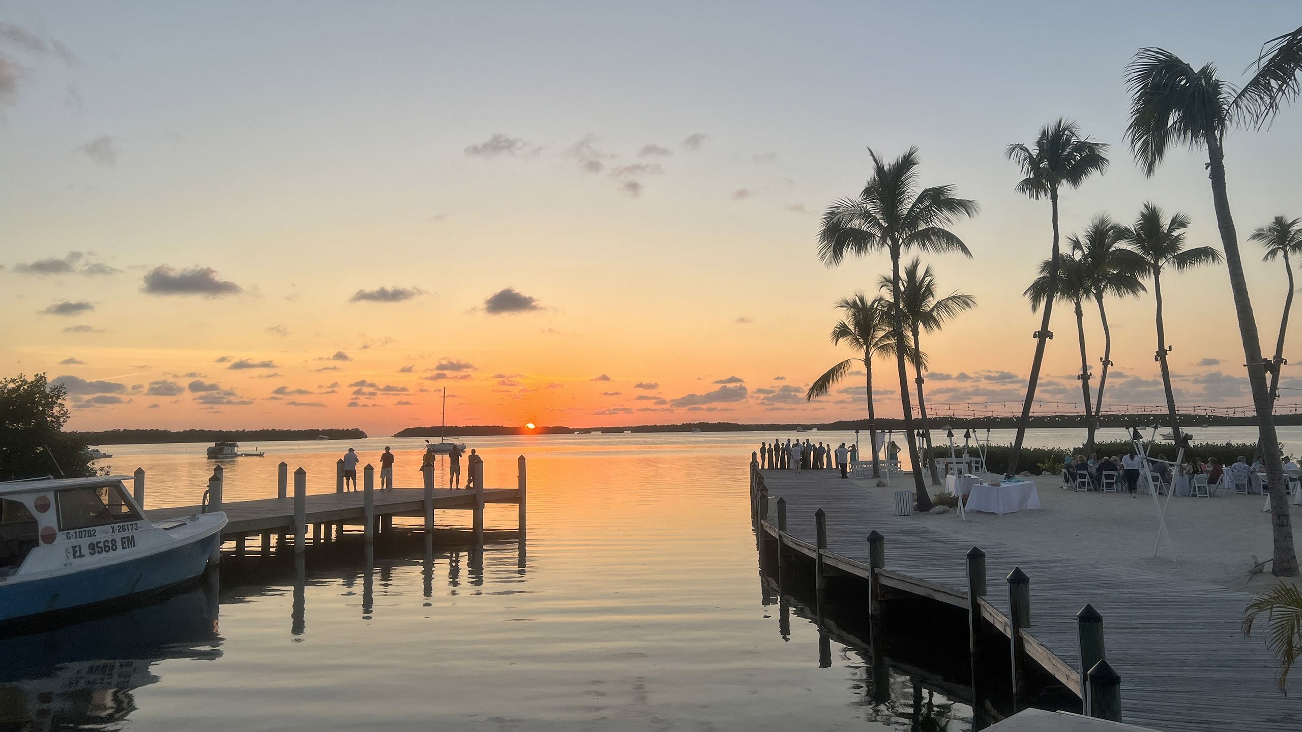 2560x1440 Hiking Islamorada