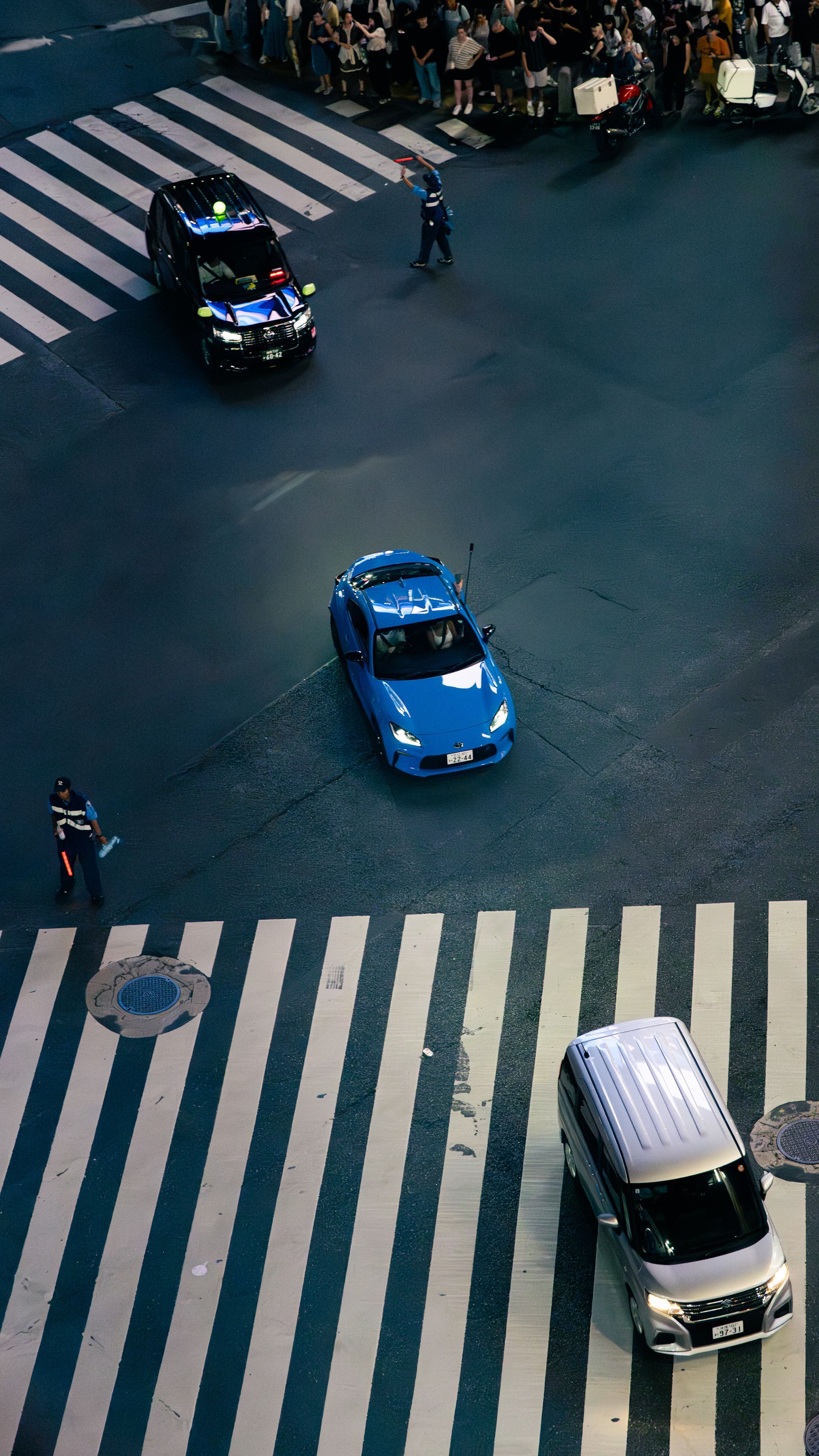 2025x3600 Car In Tokyo Photo, Download The BEST Free Car In Tokyo & HD Image