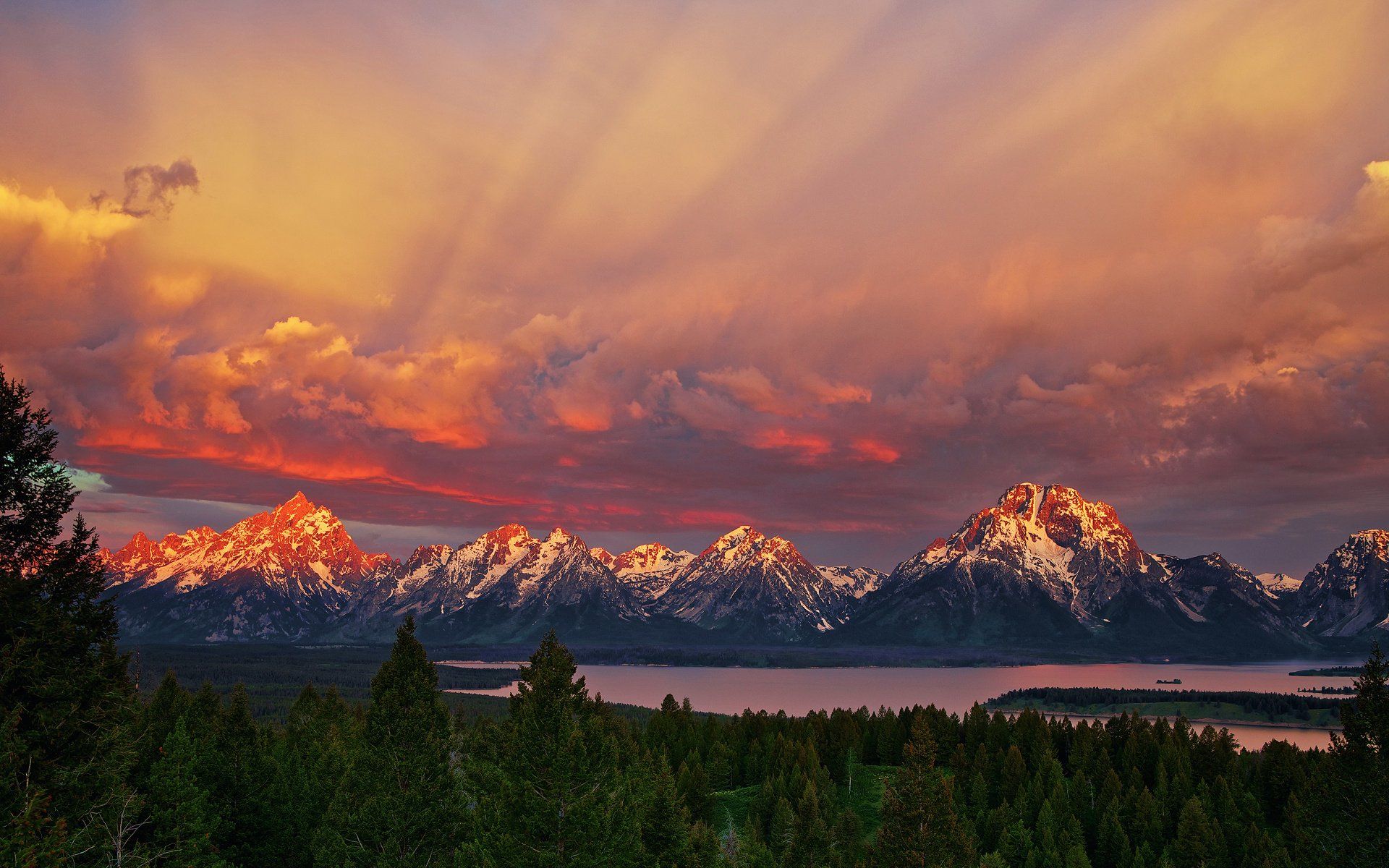 1920x1200 Stunning Teton Range: HD Wallpaper of Wyoming's Grand Teton National Parkx1200