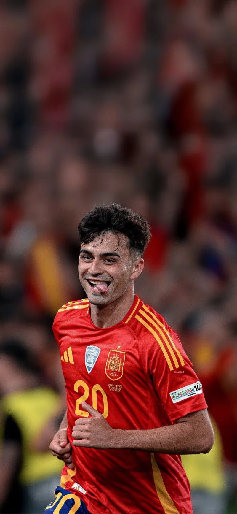 800x1732 Pedri Spain Wallpaper