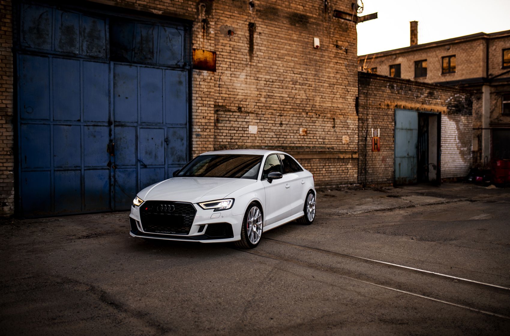 1700x1121 AUDI RS3