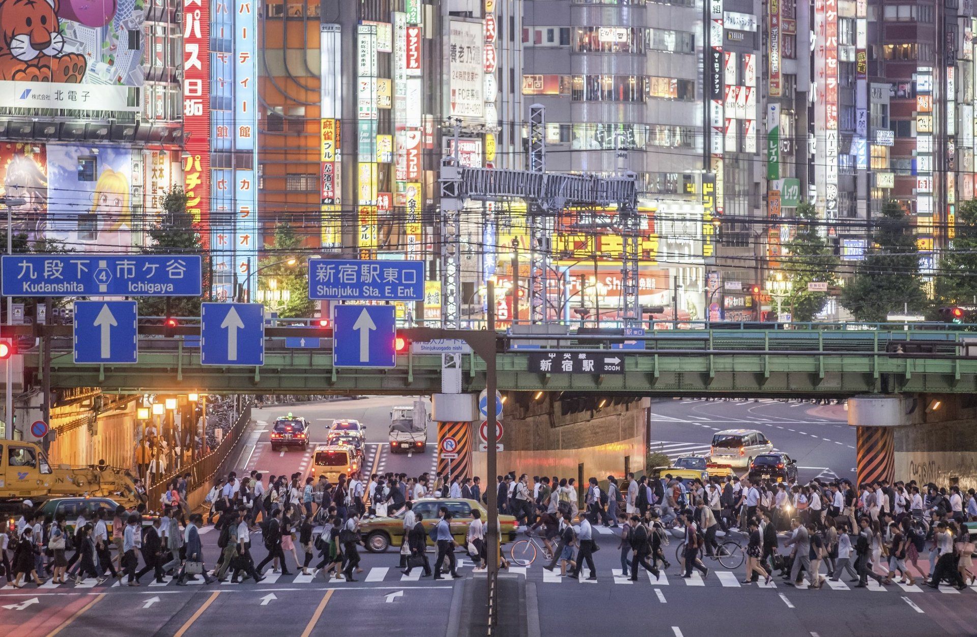 1920x1252 Bustling Shinjuku Crossing Tokyo HD Wallpaperx1790
