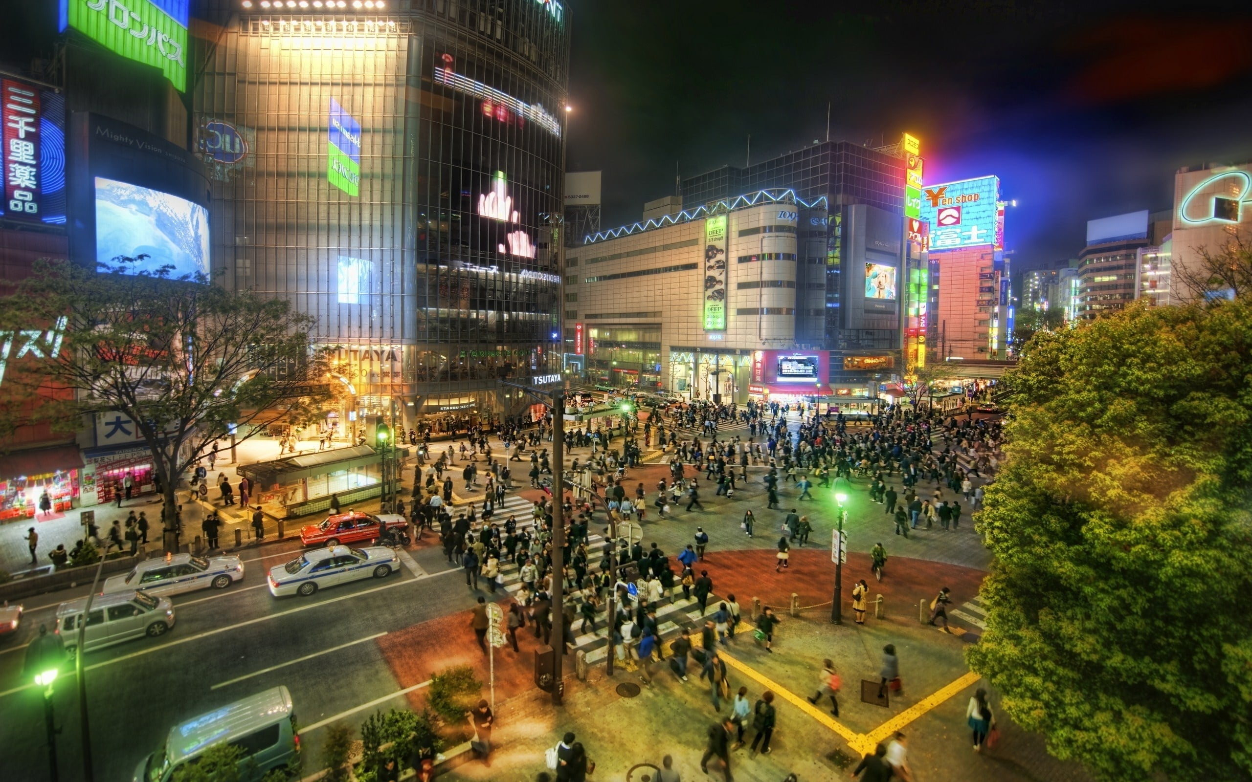 2560x1600 Town square tokyo city HD wallpaper
