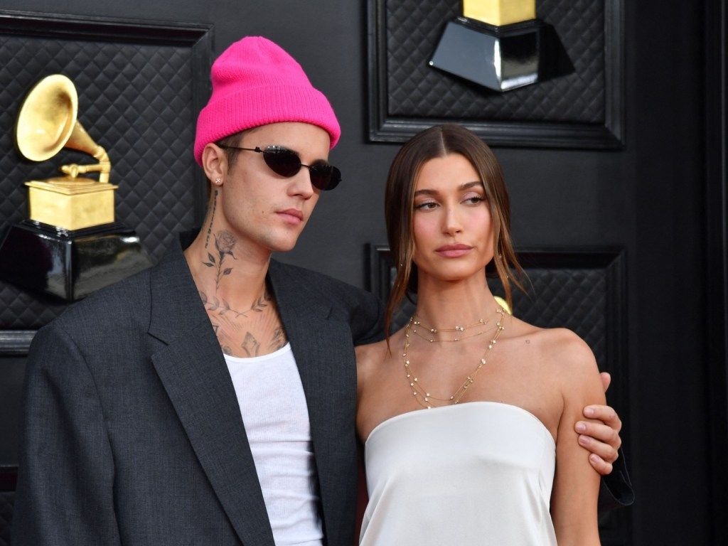 1024x768 Justin & Hailey Bieber's Super Rare Full Family Photo Is Fall Themed