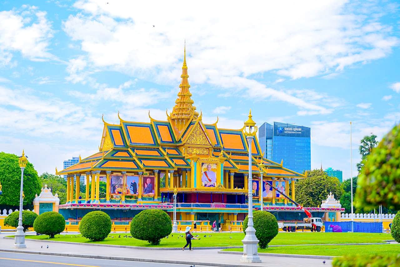 1280x854 The Royal Palace of Cambodia (ព្រះបរមរាជវាំង) Guide to Phnom Penh's Dazzling Heart