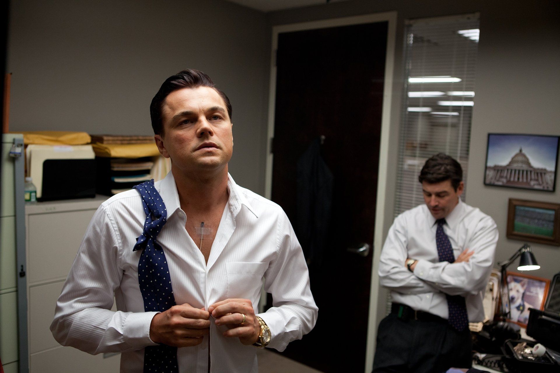 1920x1280 Download Agent Patrick Denham Kyle Chandler Leonardo Dicaprio Jordan Belfort Movie The Wolf Of Wall Street HD Wallpaperx2048
