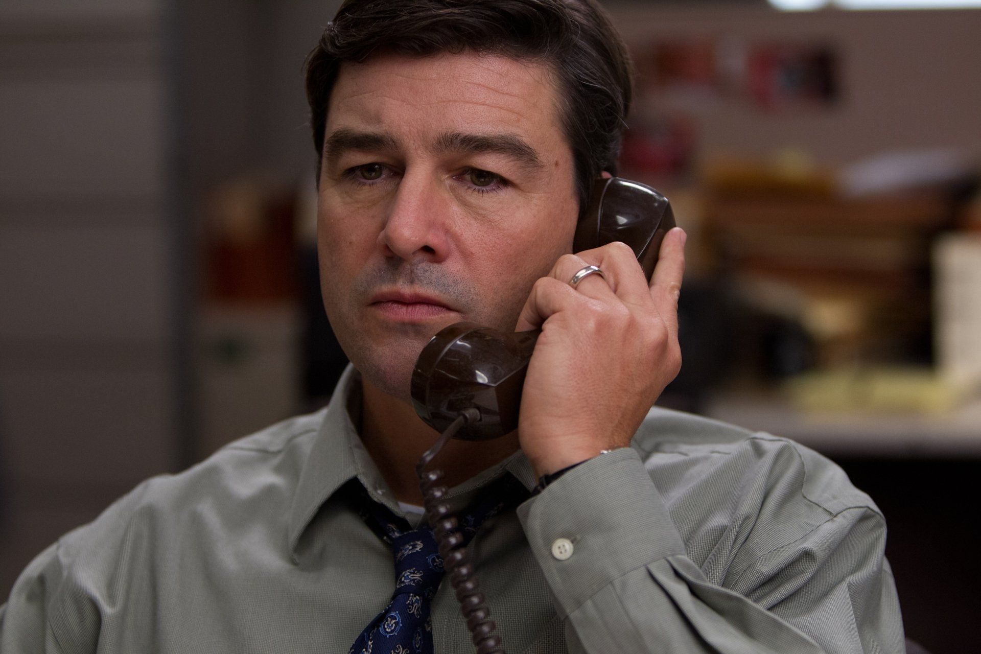 1920x1280 Download Agent Patrick Denham Kyle Chandler Movie The Wolf Of Wall Street HD Wallpaperx2048