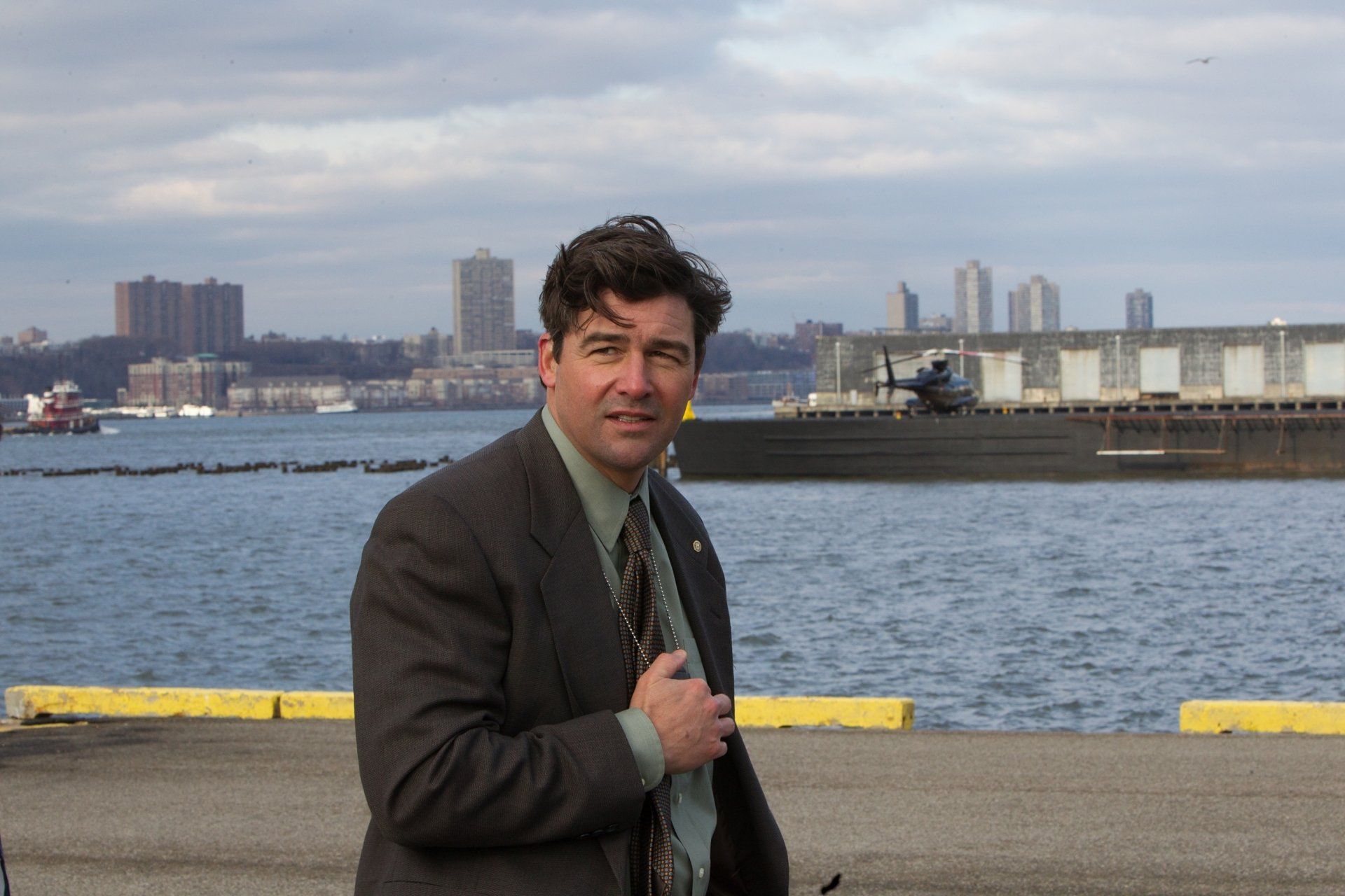 1920x1280 Download Agent Patrick Denham Kyle Chandler Movie The Wolf Of Wall Street HD Wallpaperx2048