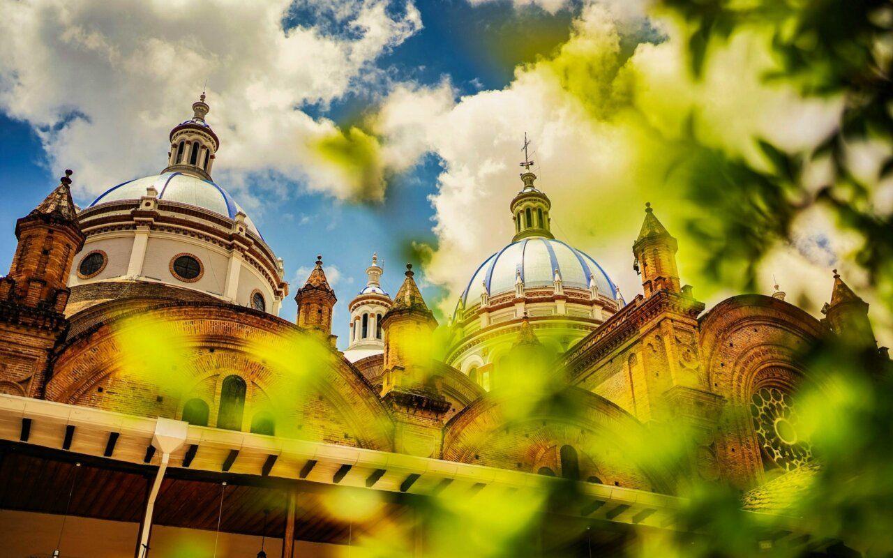 1280x800 Travel Guide To Cuenca: Ecuador's Must See Colonial City
