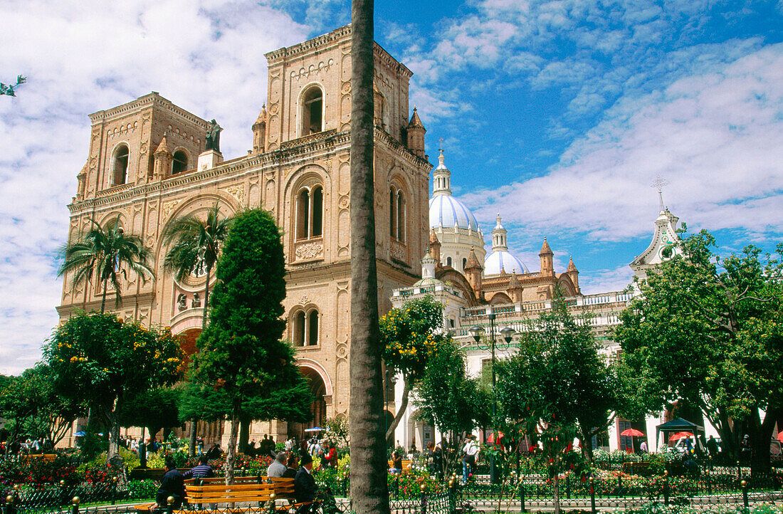 1100x722 Catedral Nueva. Parque Calderon. Cuenca