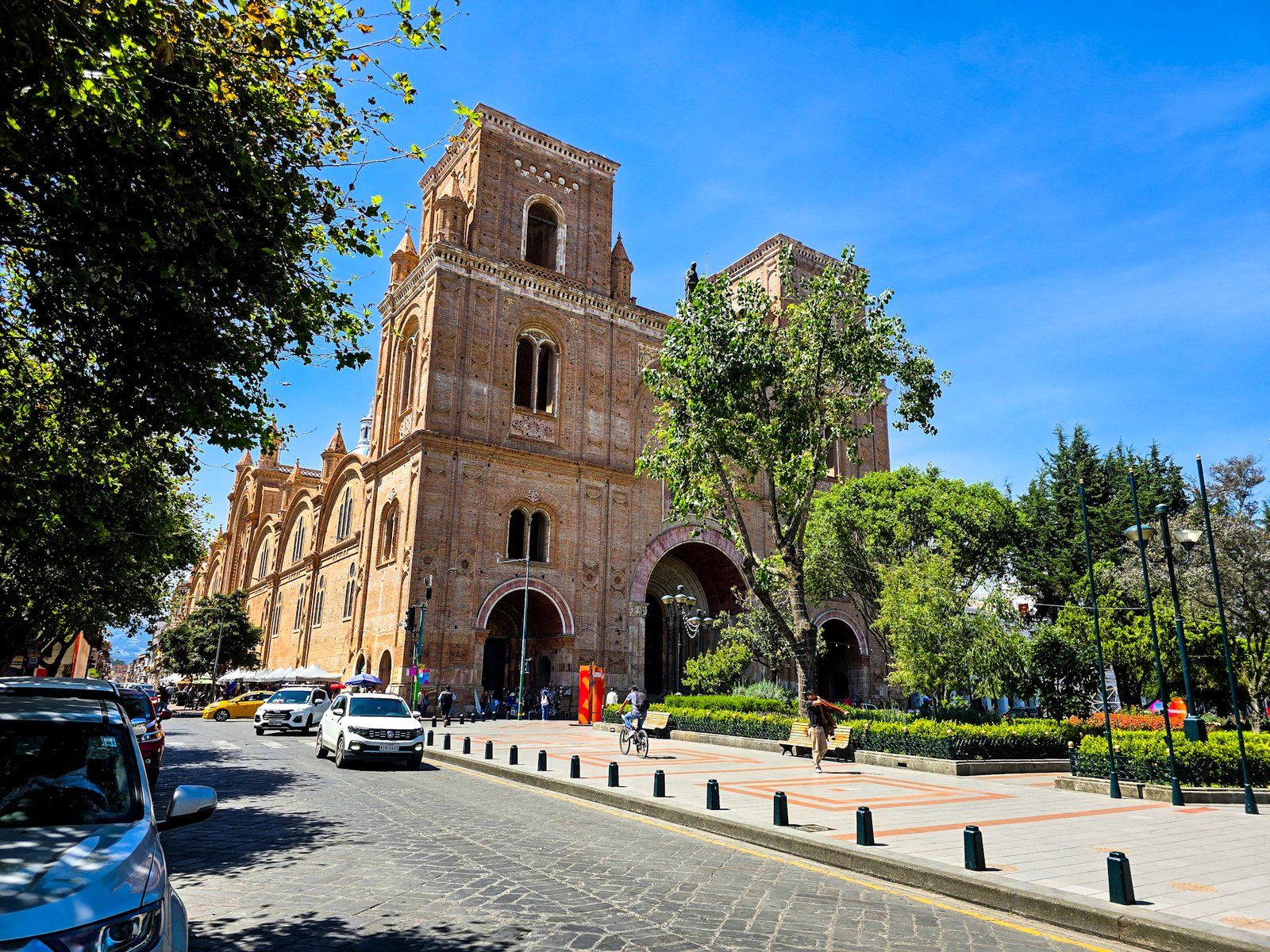 1600x1200 Historic Centre of Cuenca. Discover Ecuador's UNESCO World Heritage Landmark
