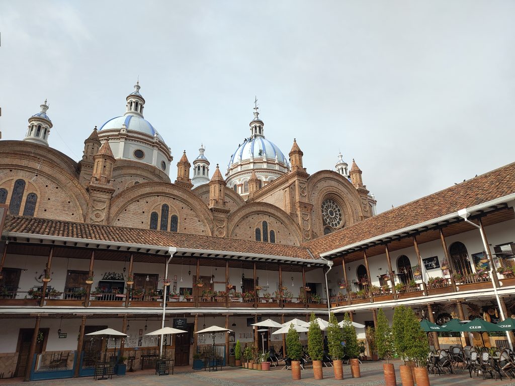 1024x768 curious facts about Cuenca, Ecuador