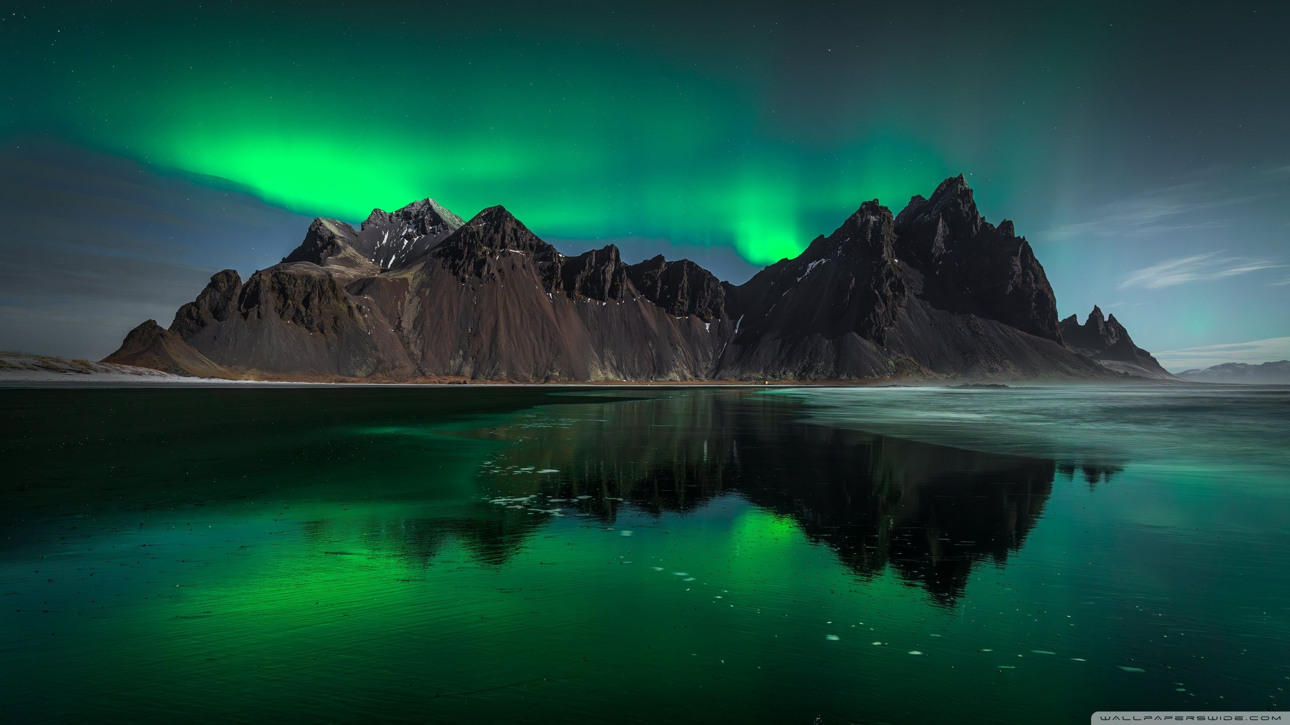 2560x1440 Aero Dark Green Lights 4K UHD Wallpaper for UltraHD Desktop and TV : Widescreen and UltraWide Display : Dual and Triple Monitor