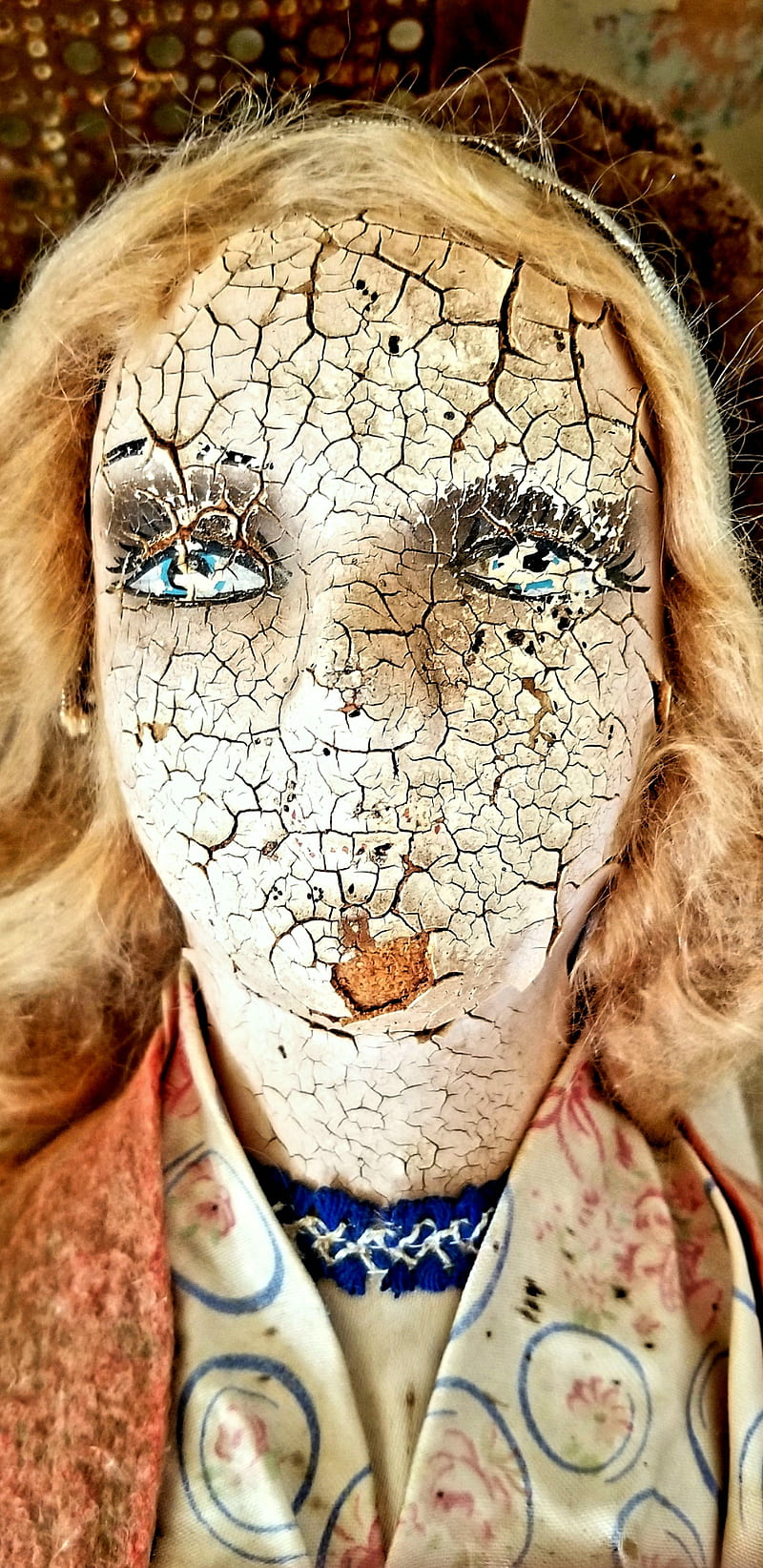 800x1644 HD old doll wallpaper