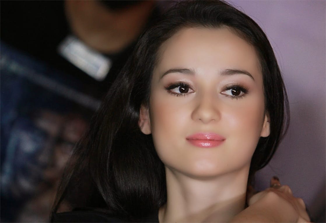 1118x765 Julie ESTELLE : Biography and movies