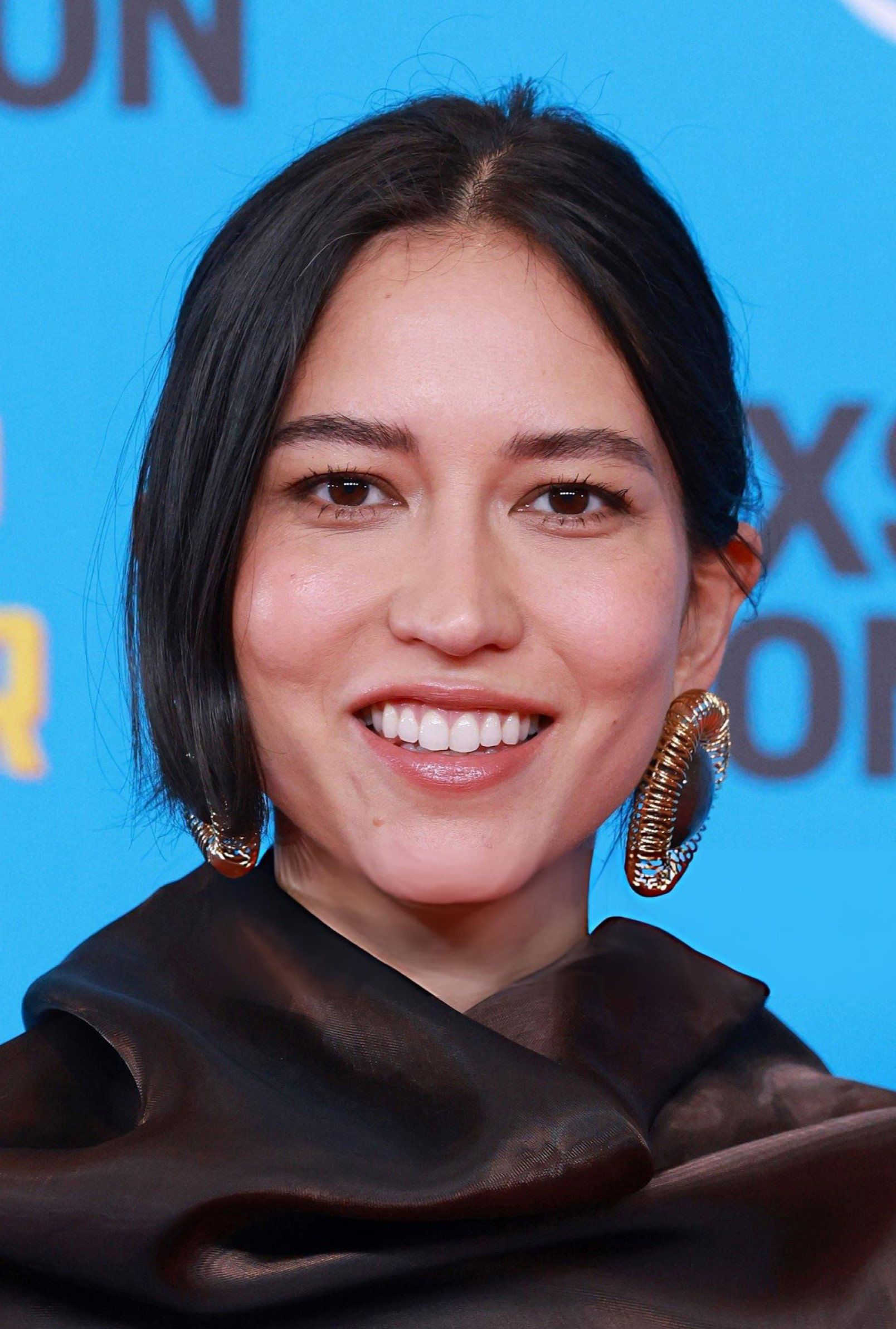 1608x2385 Sonoya Mizuno Image