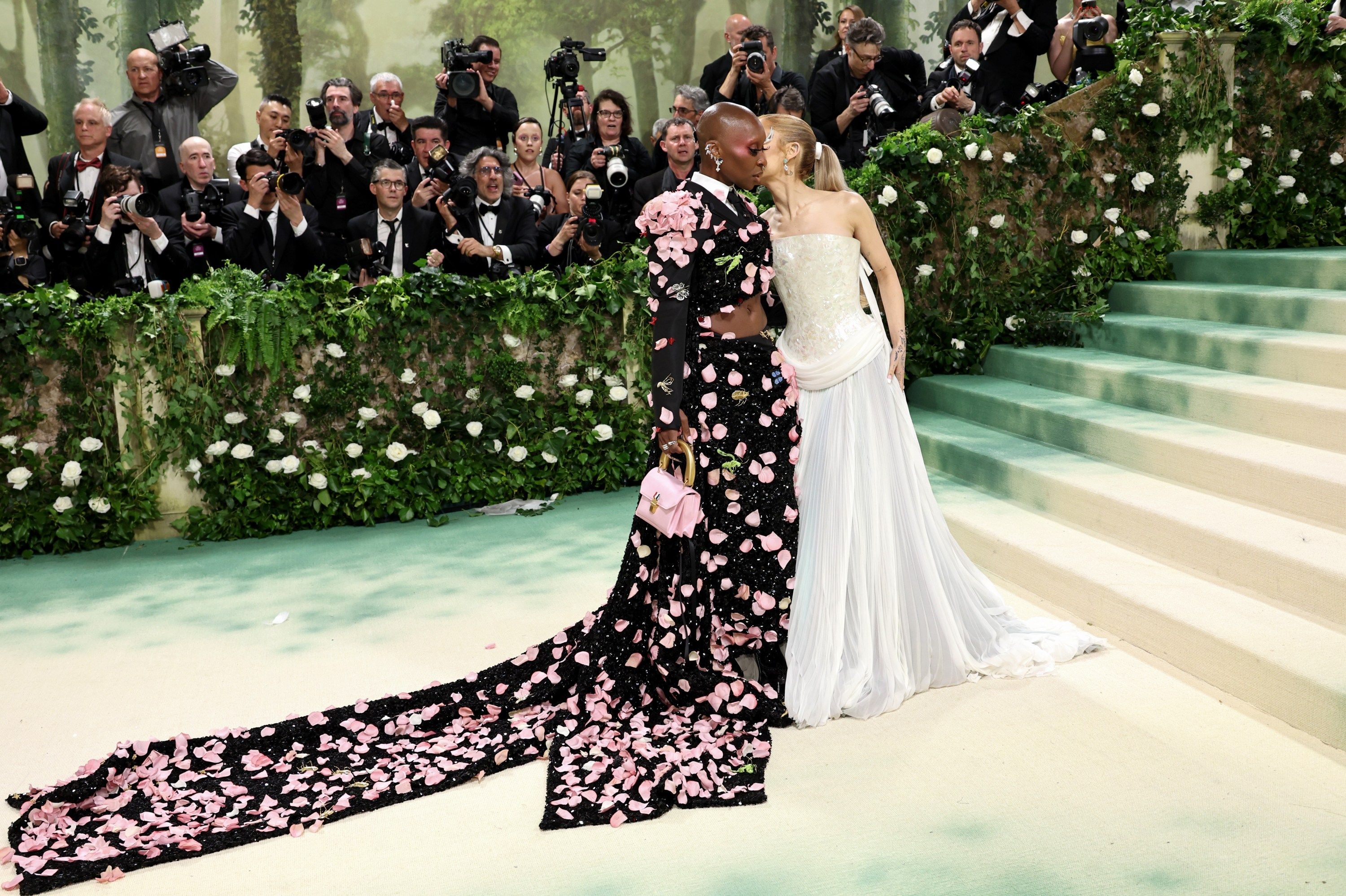 3000x1999 Ariana Grande and Cynthia Erivo Met Gala 2024: 'Wicked'-Inspired Hues