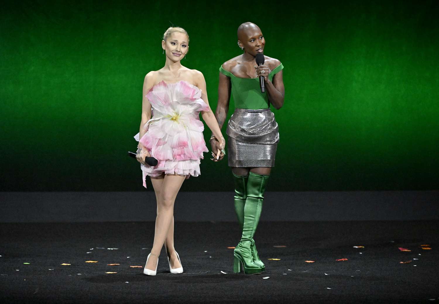 1500x1040 Ariana Grande And Cynthia Erivo Wear Glinda And Elphaba Coded Dresses