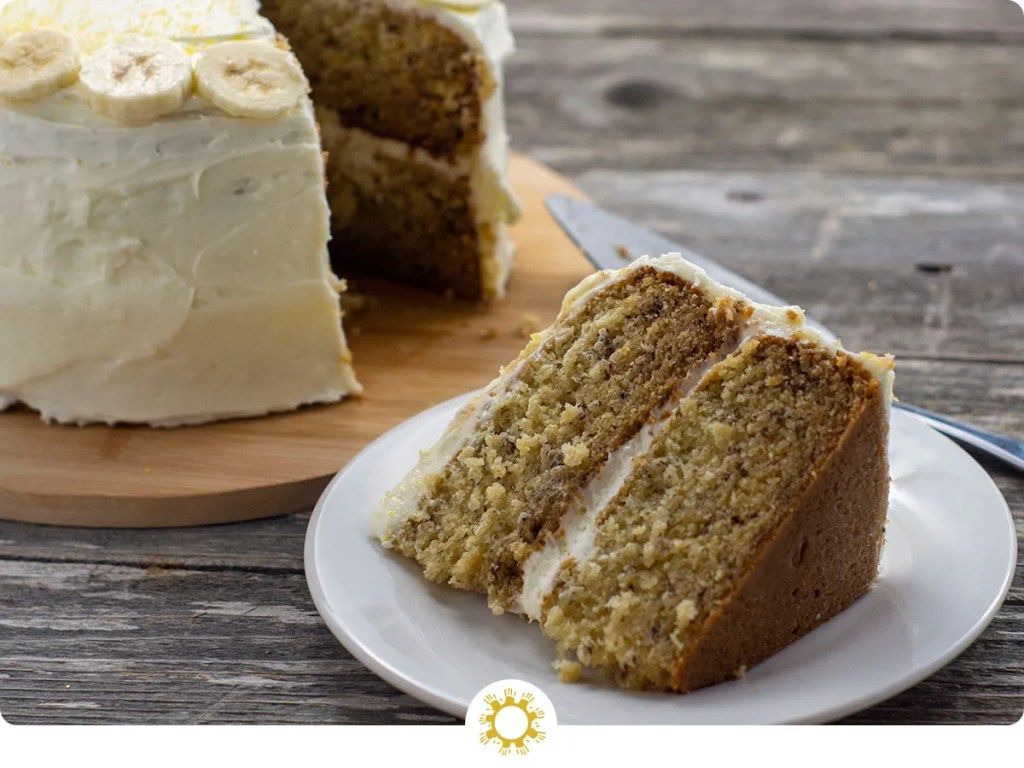 1024x768 Elegant and Creamy Banana Cake with Cream Cheese Frosting