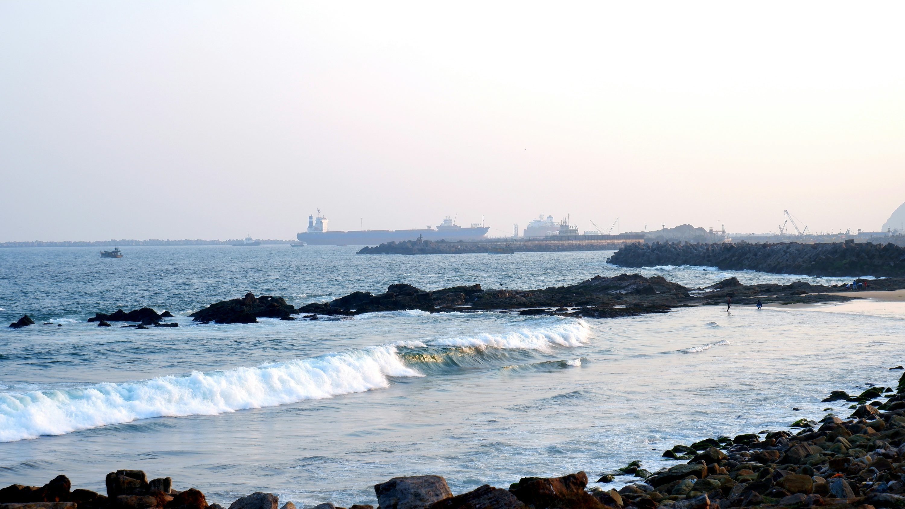 3000x1688 Vizag Beach Picture. Download Free Image