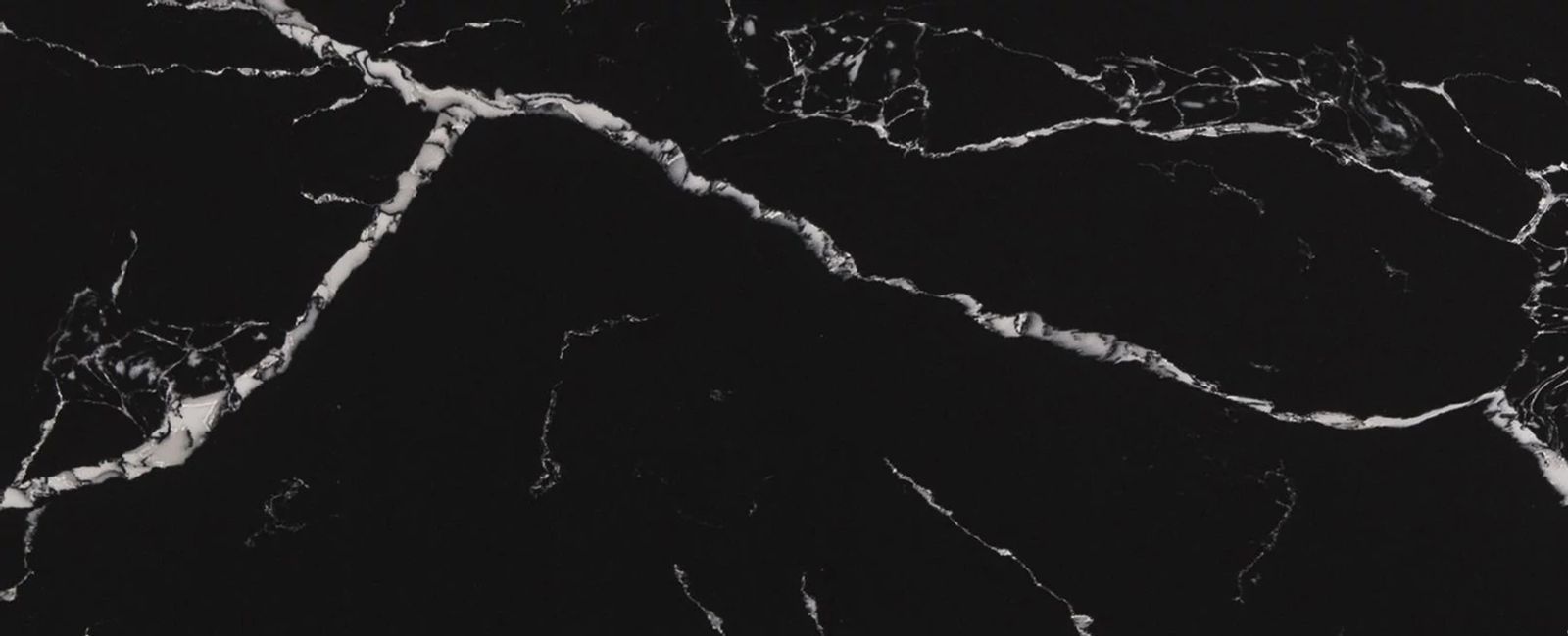 1600x650 Negro Quartz Slab 125″ X 62″ 122 901