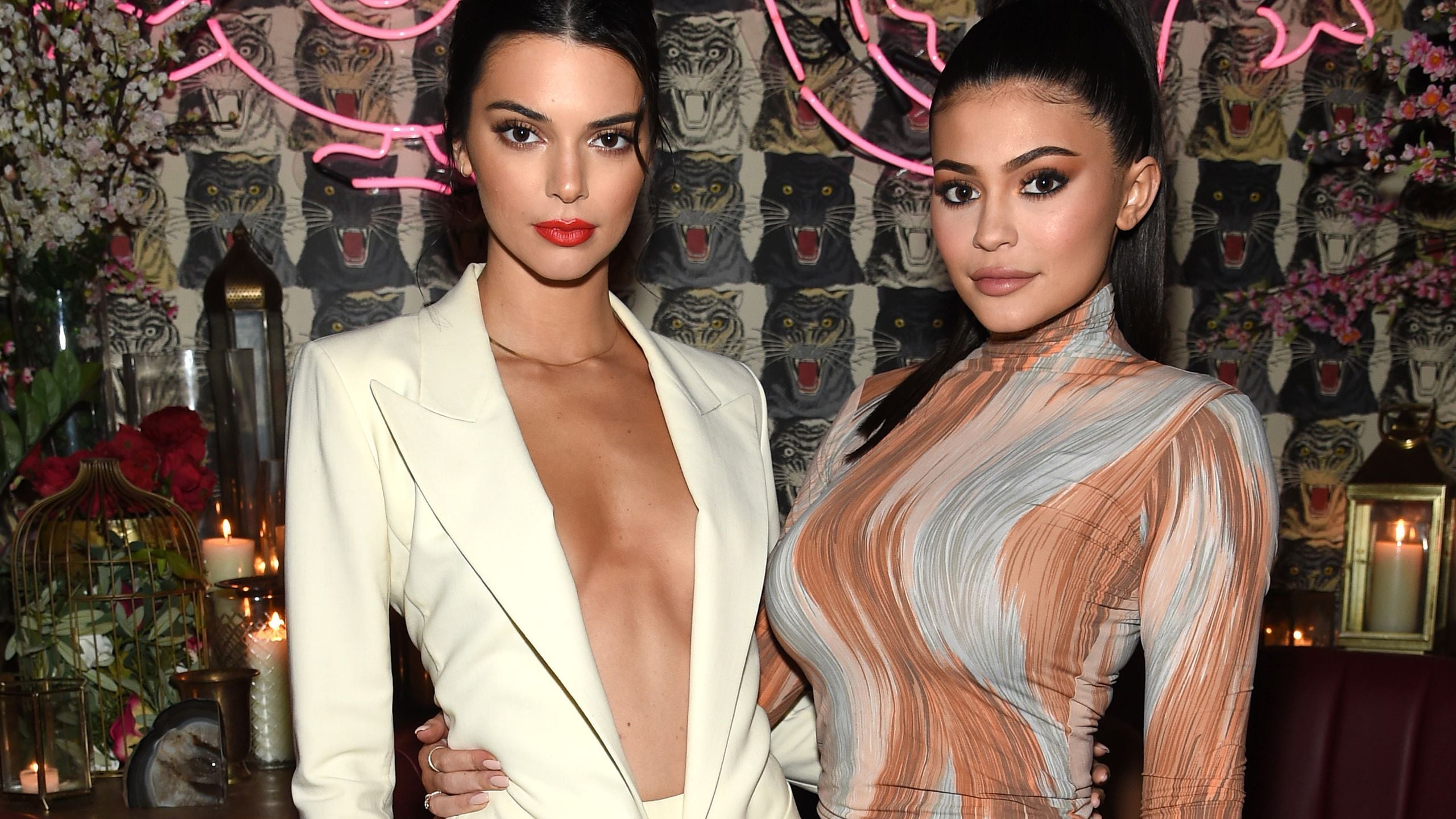 2560x1440 Kylie Jenner Hints at Kylie Cosmetics x Kendall Makeup Collaboration