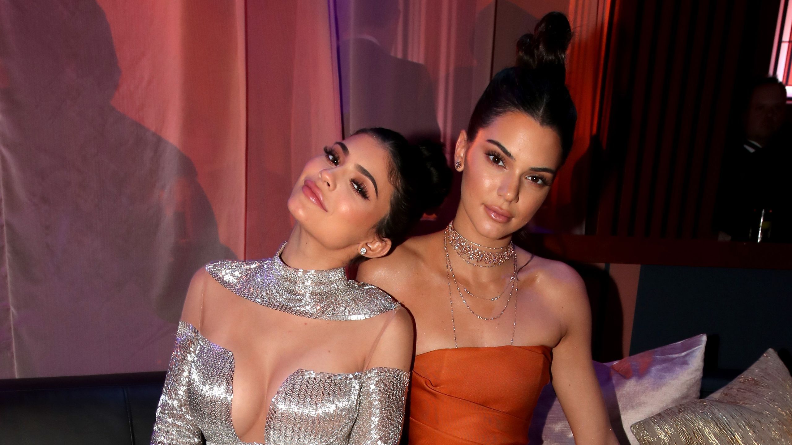 2560x1440 Kendall and Kylie Jenner are Now Facing a Lawsuit Over THOSE Vintage Tees