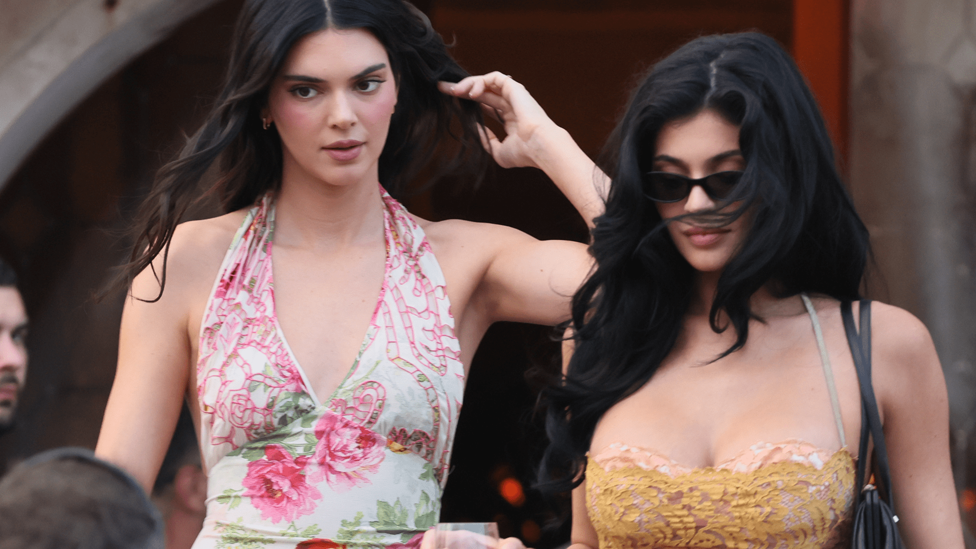 1920x1080 Kendall And Kylie Jenner Go Eurocore For The Bezos Sanchéz Wedding In Vintage Gowns