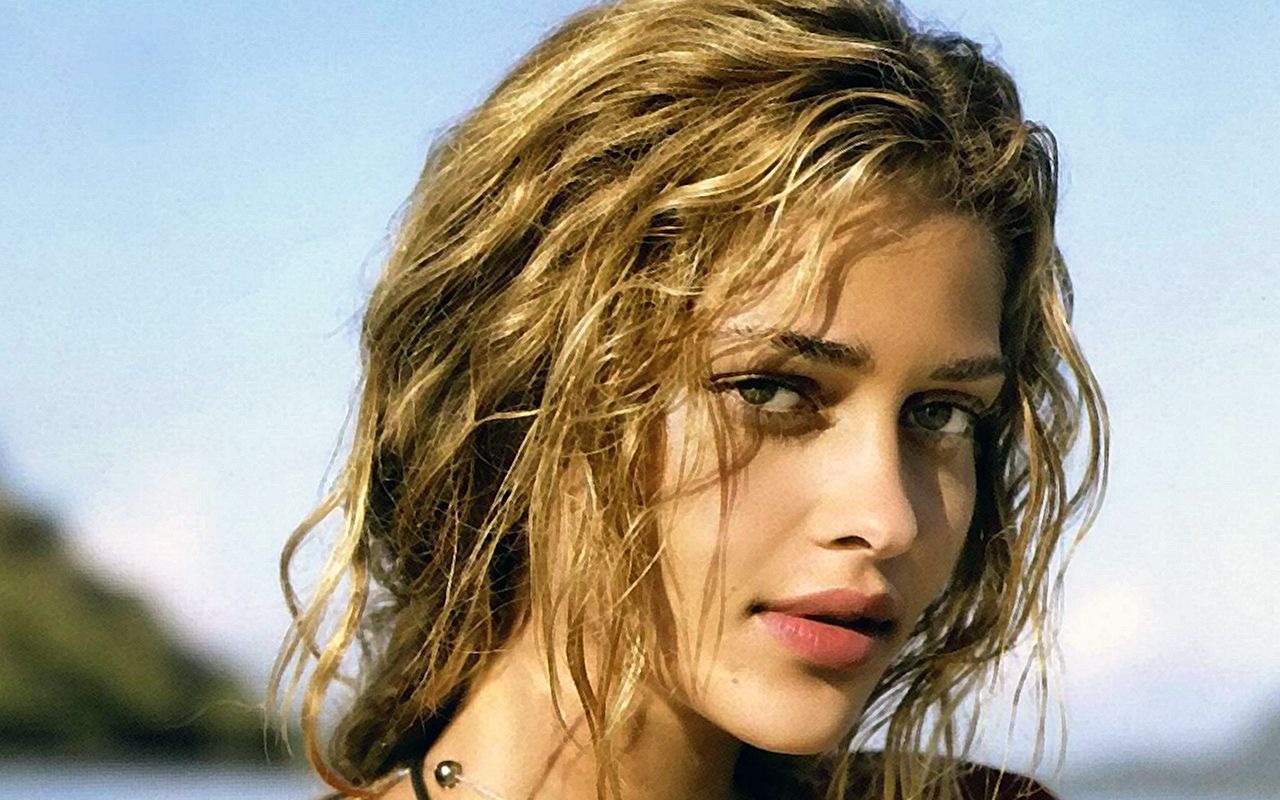 1280x800 Ana Beatriz Barros Wallpaper