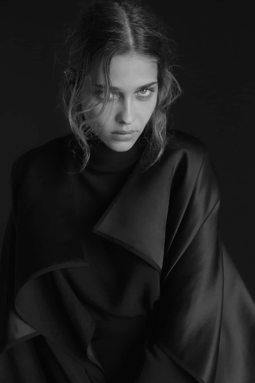 1000x1500 Ana Beatriz Barros Wallpaper