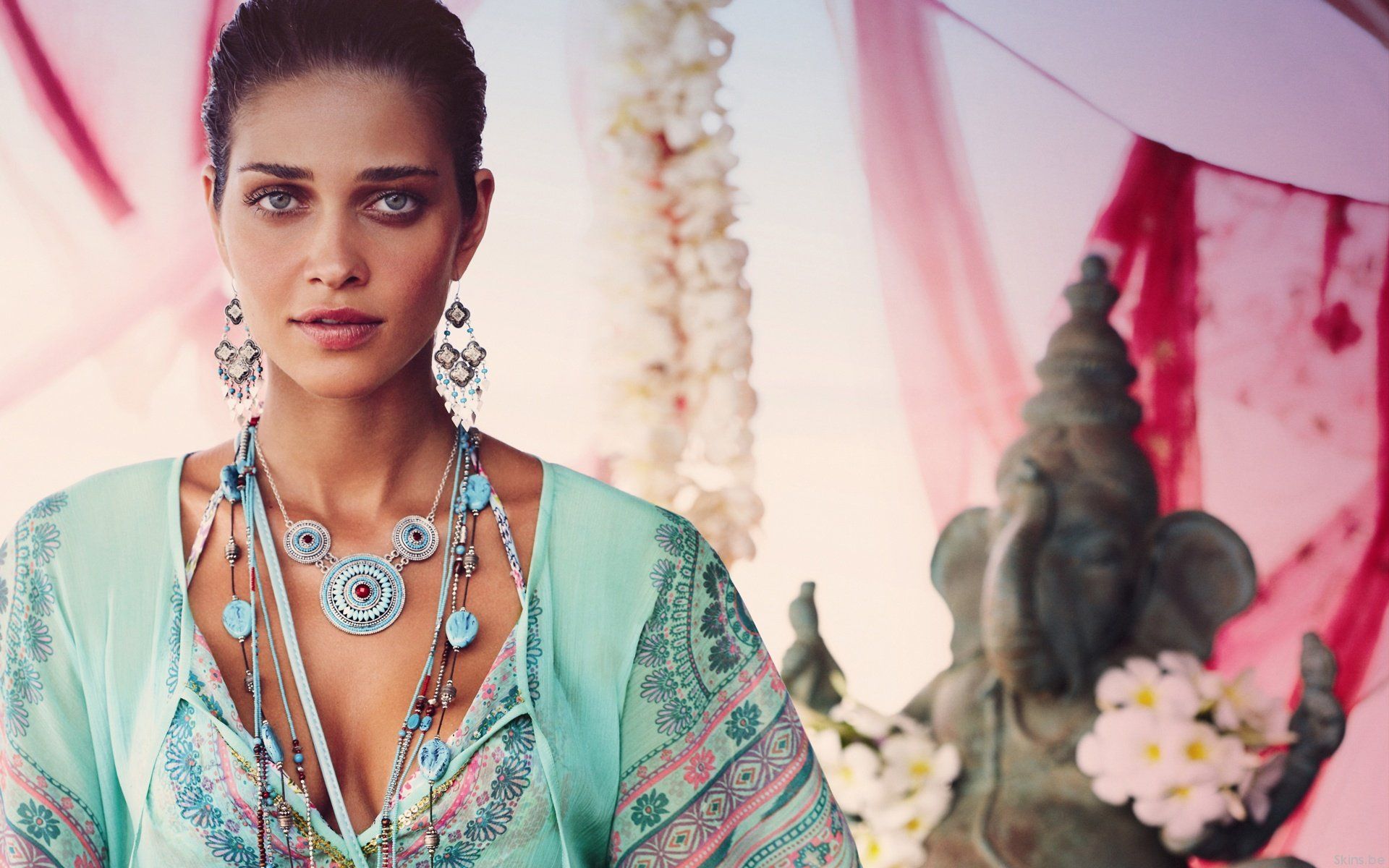 1920x1200 Ana Beatriz Barros: Stunning Woman HD Wallpaper in Elegant Stylex1200