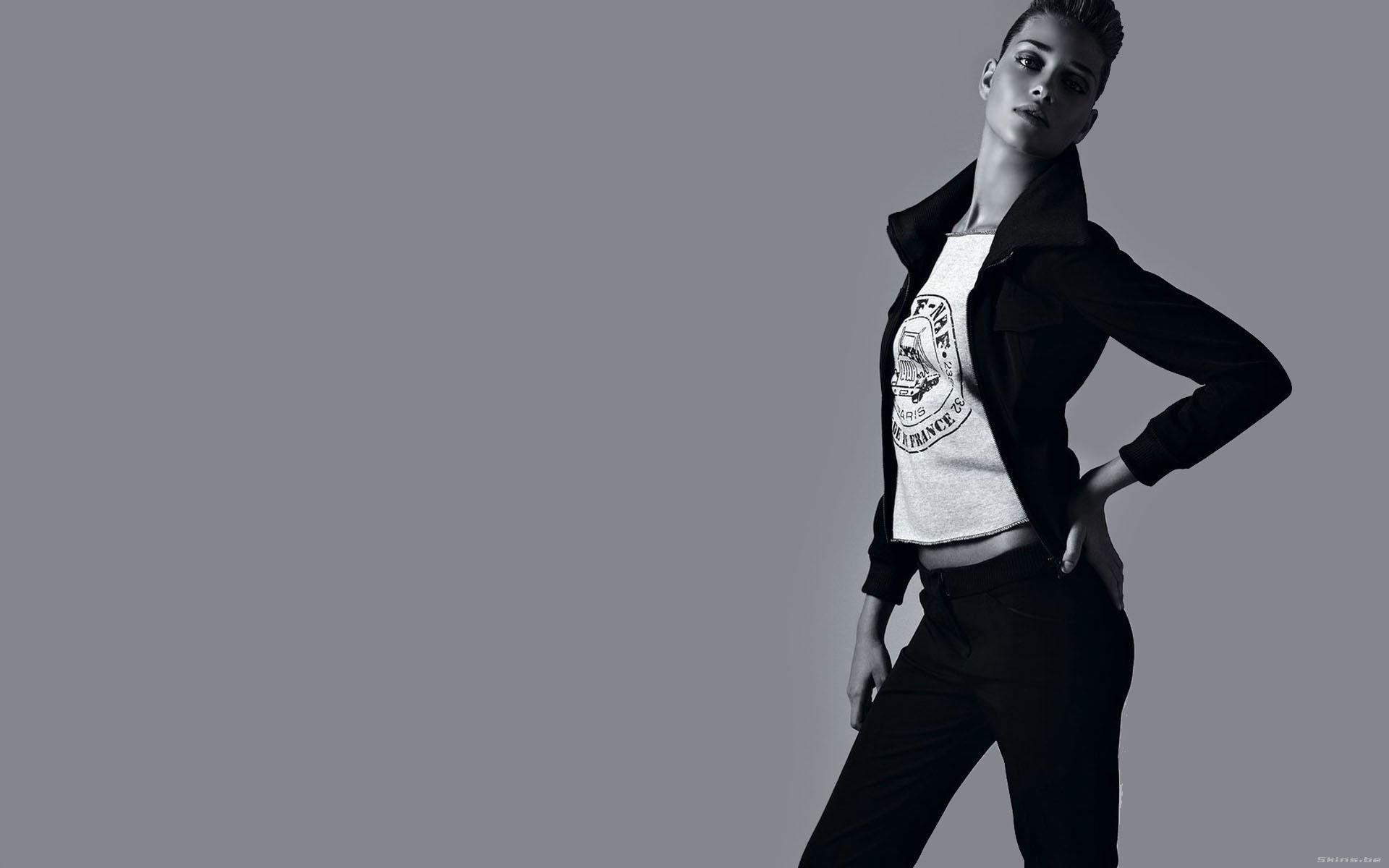 1920x1200 Ana Beatriz Barros: Chic Woman's HD Wallpaper Elegancex1200