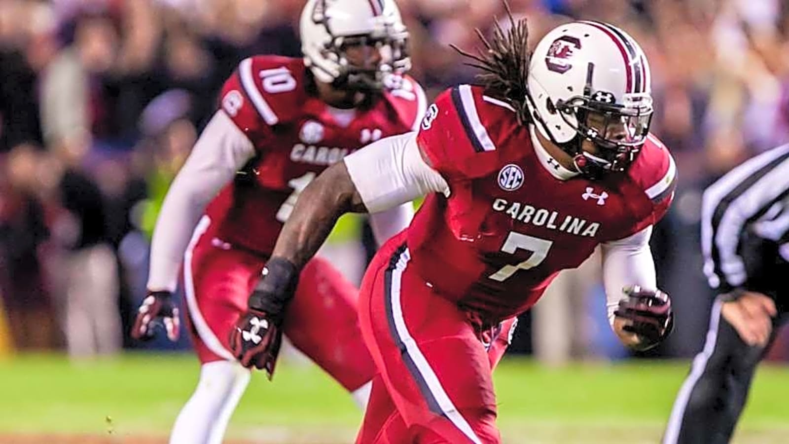 1600x900 College football legend Jadeveon Clowney tutors $1.8 million star pass rusher with No. 1 overall pick potential