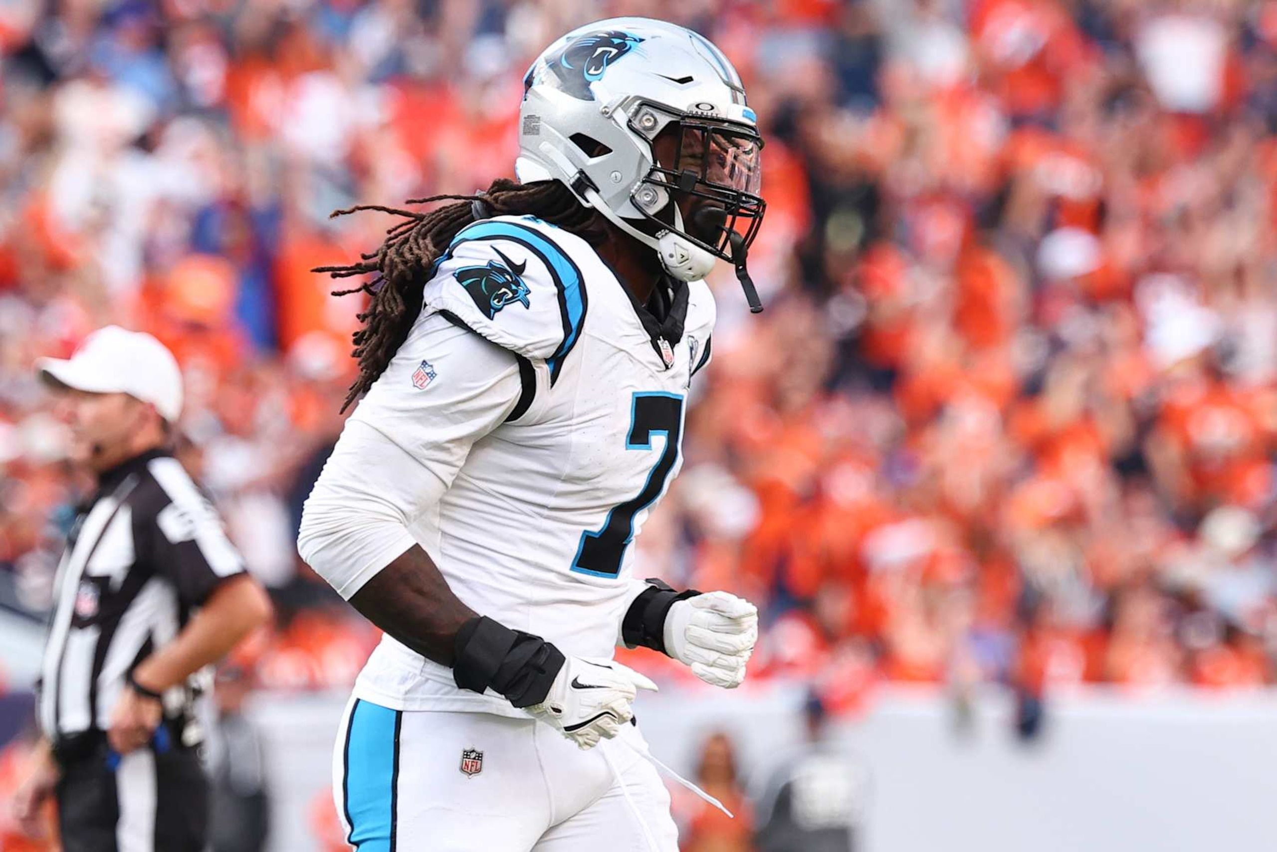 2560x1707 Panthers' Jadeveon Clowney: 'We Can't Stand' Eagles Fans, 'They Talk the Most Junk'