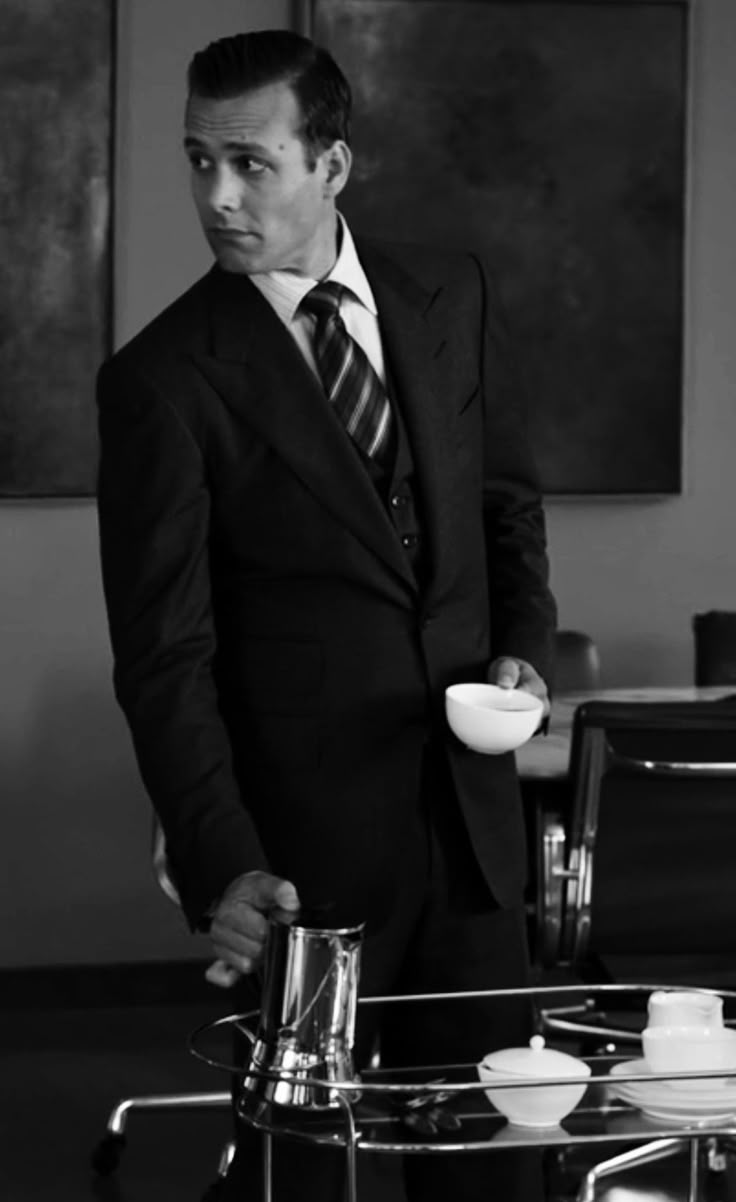 736x1202 Harvey Specter