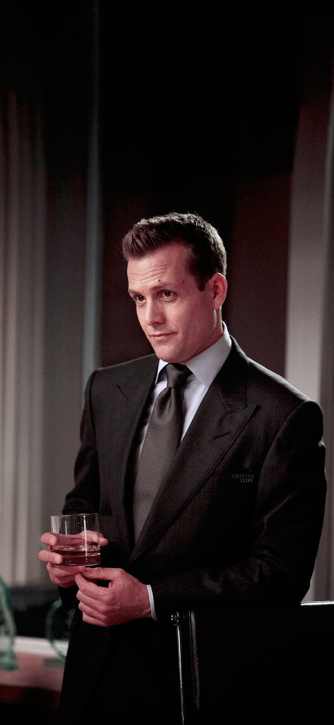 1125x2436 Harvey Specter iPhone Wallpaper