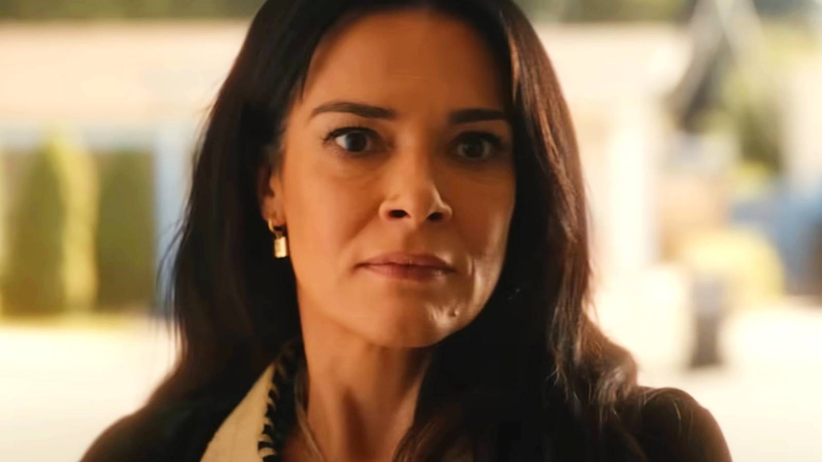 1600x900 It Never Meant What You Thought It Meant”: What Does Lottie Really Mean About Jackie's Necklace In Yellowjackets Season 3?