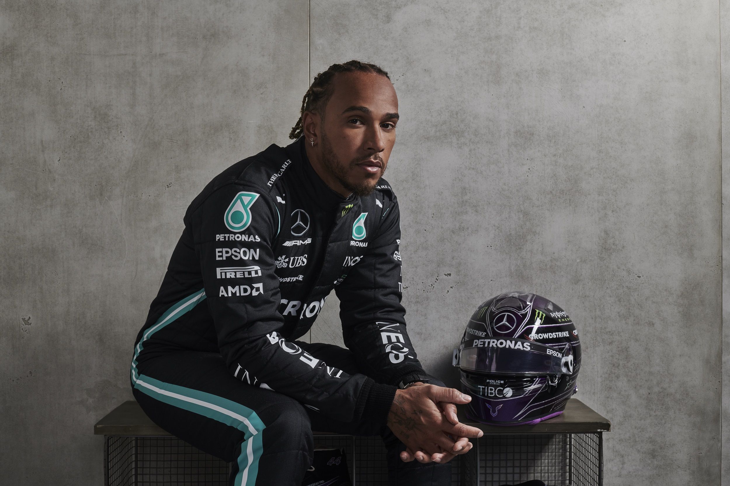2500x1666 Lewis Hamilton Desktop Wallpaper